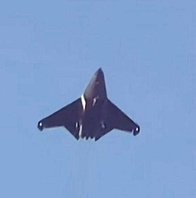 海外谈中国:神秘无尾隐身战斗机拥有可旋转的翼尖 提高控制能力(图3)