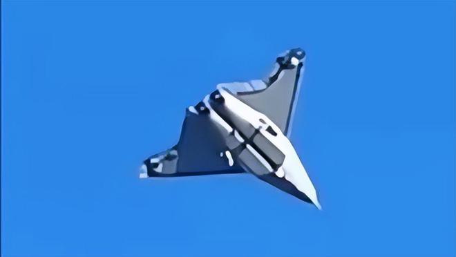 海外谈中国:神秘无尾隐身战斗机拥有可旋转的翼尖 提高控制能力(图4)