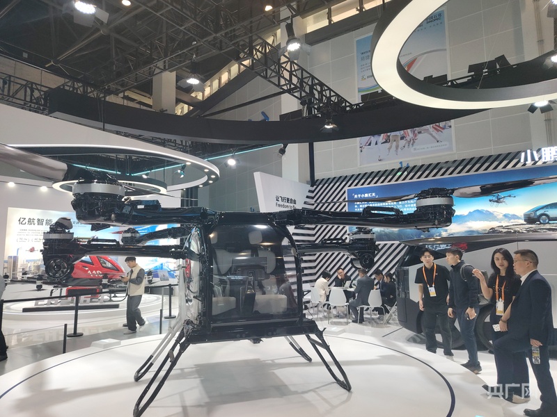 逛消博丨聚焦低空经济:创新科技开启“天空新赛道”(图3)