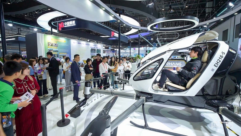 逛消博丨聚焦低空经济:创新科技开启“天空新赛道”(图4)