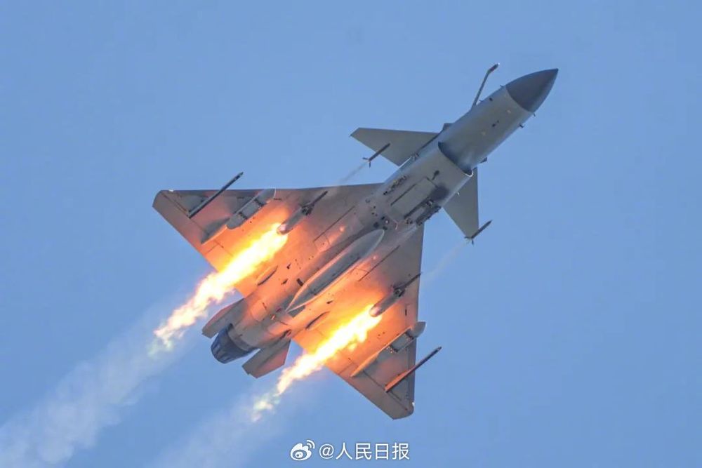 人民日报文学歼—10诞生记：龙腾东方(图2)