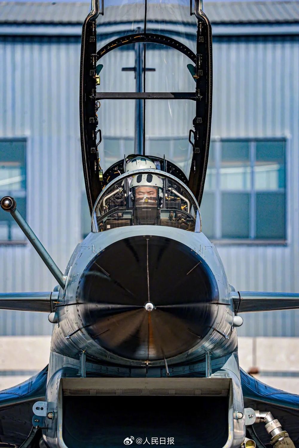 人民日报文学歼—10诞生记：龙腾东方