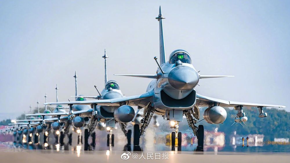 人民日报文学歼—10诞生记：龙腾东方(图3)